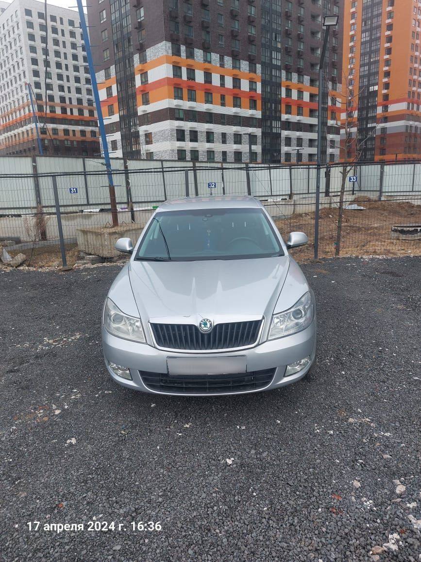 Купить Skoda Octavia II (A5) Рестайлинг лифтбек, 2012 года, цвет: Серый, за  860000 руб. в Санкт-Петербурге